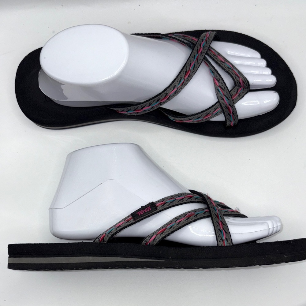 Teva Womens Olowahu Sandal size 9
